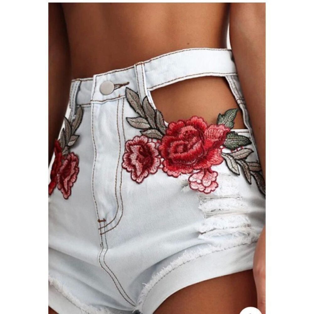 Rehab women’s floral embroidered hallowed out denim shorts, size small